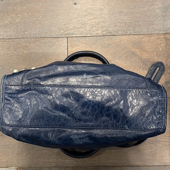 Beautiful blue crinkled leather city - Picture 4 of 13